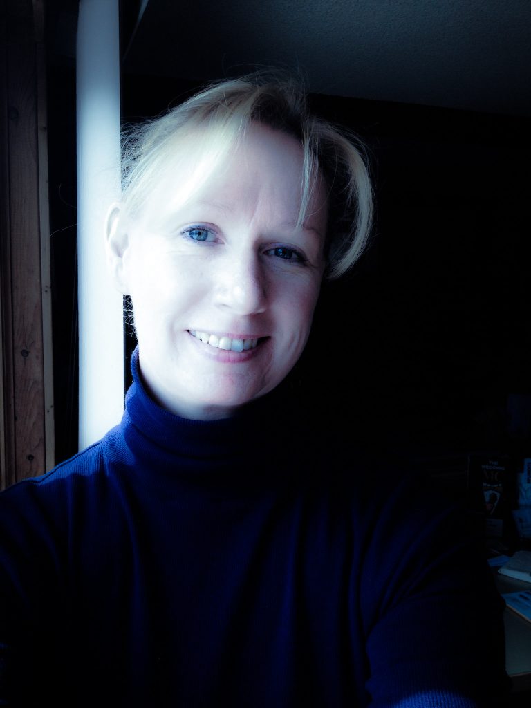 Suzanne L Peat, Officiant